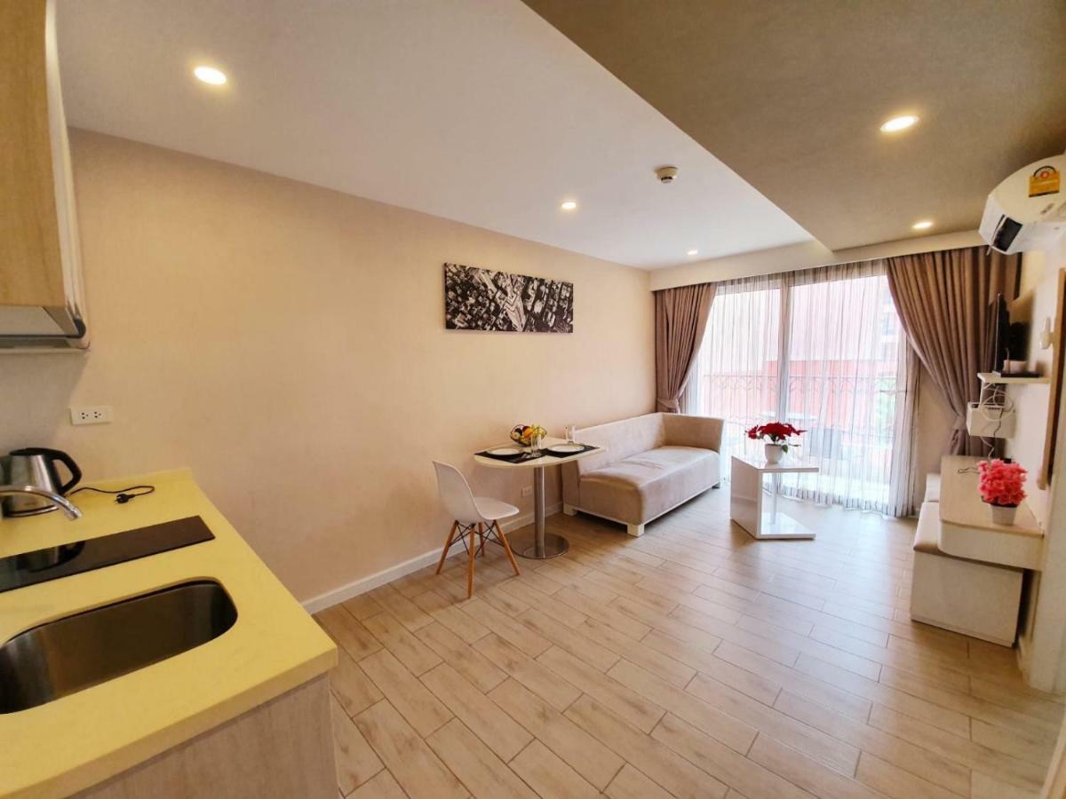 Seven Seas Condo By Dmitrii Jomtien Beach Exterior photo